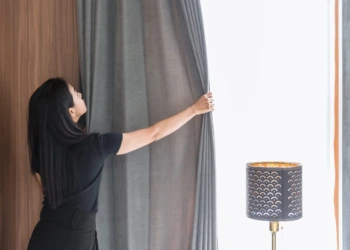 Transforme seu apartamento com a cortina blackout: elegância, privacidade e conforto
