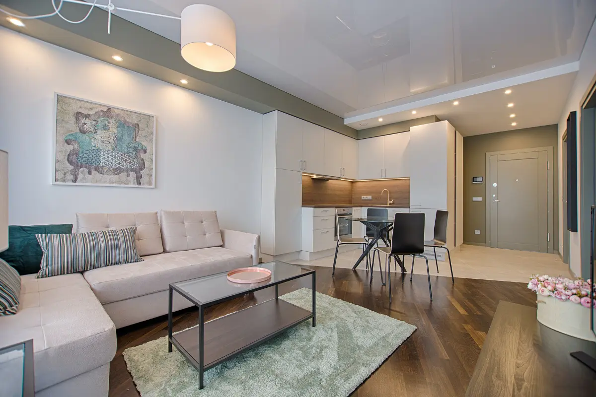 Sala de estar com vários pontos de luz. Imagem ilustrativa para texto iluminação de apartamento.