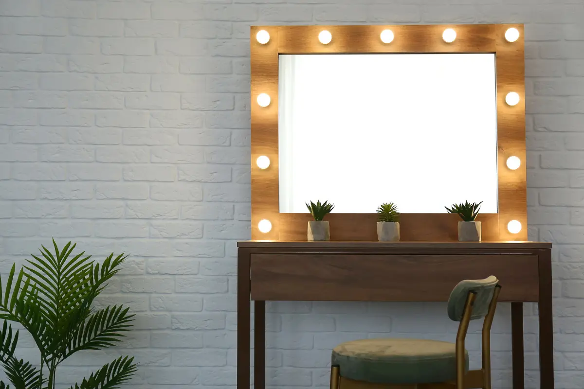 luz de led para quarto em móvel de penteadeira.