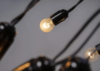 Descubra como inovar  na decoração com luz de LED para quarto