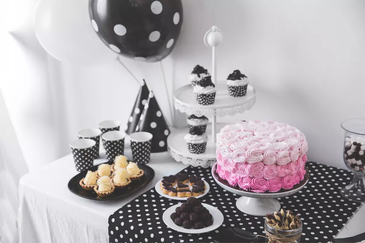 Como fazer uma decoração de aniversário simples: confira dicas! Riva Incorporadora