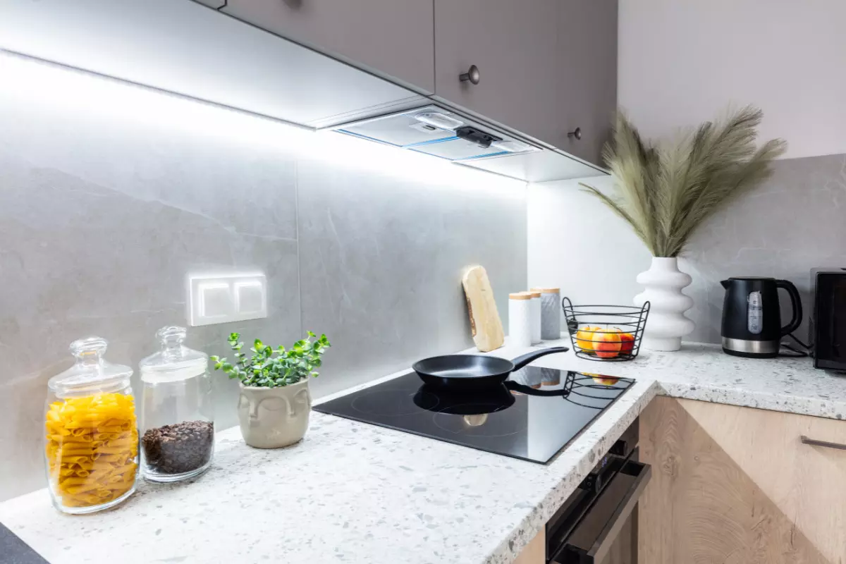 Ideias para cozinha pequena: saiba como explorar seu espaço de forma harmoniosa Riva Incorporadora