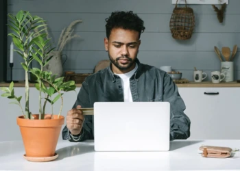 Como aumentar o score de crédito? Saiba tudo sobre o assunto