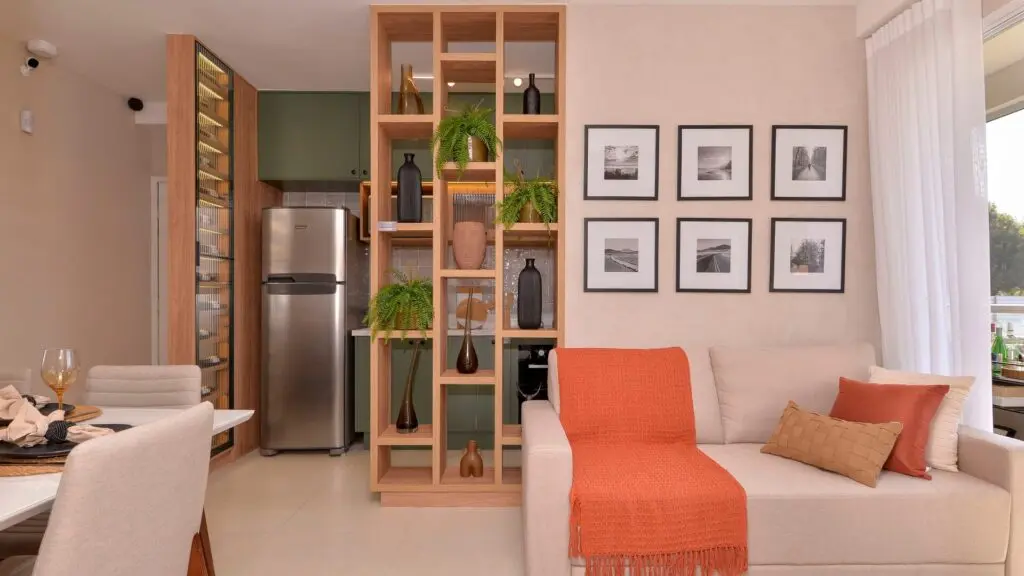Apartamento de verão: dicas para manter o ambiente fresco Apartamento no verão, sala decorada do Village Park, empreendimento da Direcional em Ribeirão Preto/SP