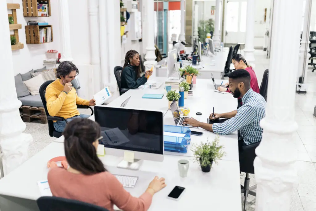 ambiente compartilhado Espaço coworking: o que é, como funciona, tipos e vantagens