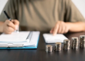 Como guardar dinheiro para comprar a casa própria: dicas práticas e eficientes